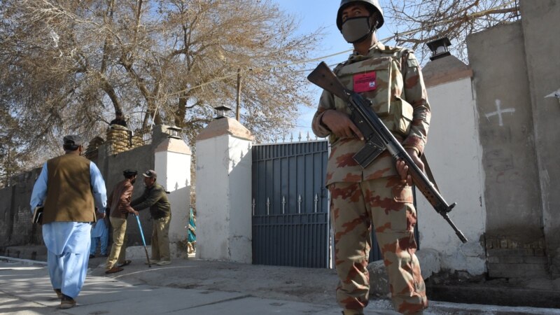 Во бомбашки напад во Пакистан убиени двајца полицајци