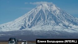 Вулкан на Камчатке (архивное фото)