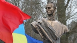 Пам’ятник головнокомандувачу УПА Романові Шухевичу в селі Білогорща, поблизу Львова 