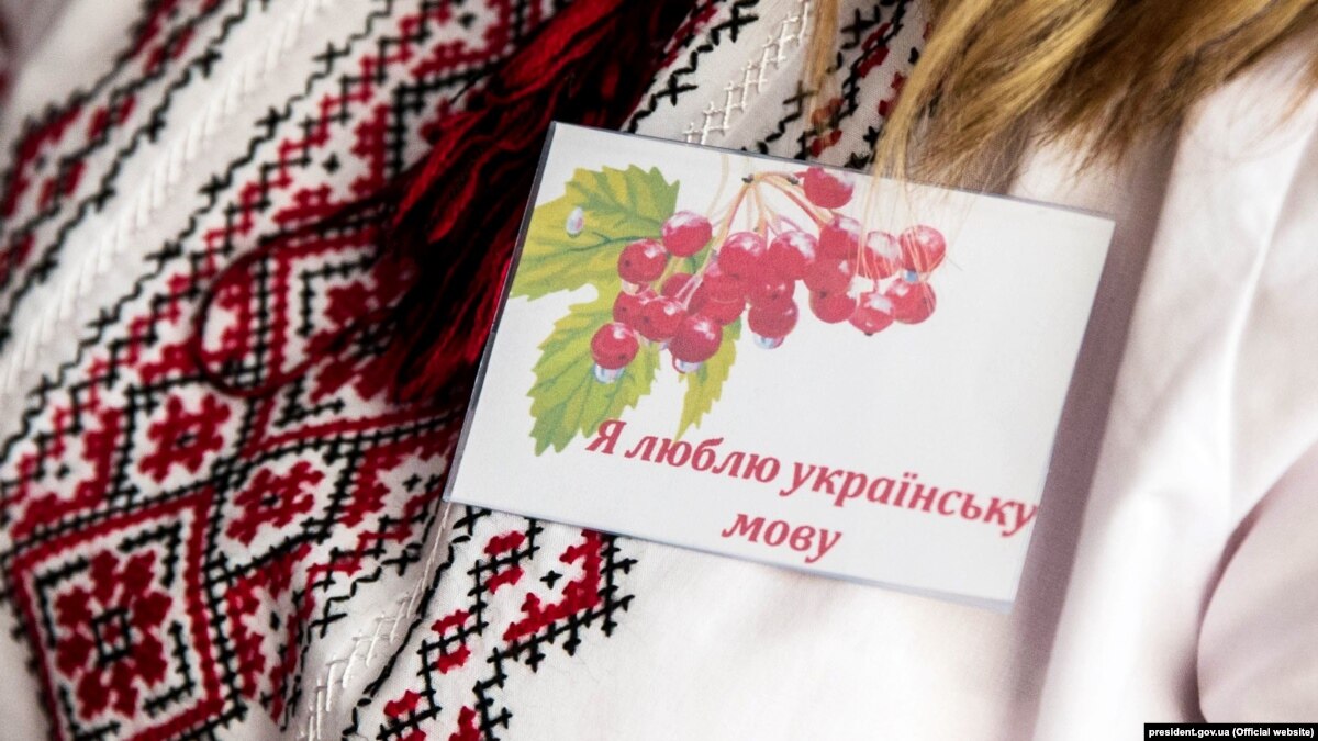 КМІС: 46% українців у родині розмовляють українською мовою, 28,1% – російською