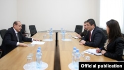 Georgia - Georgian Deputy Foreign Minister Gigi Gigiadze (R) meets with Armenian Ambassador Yuri Vartanian, Tbilisi, 4May2015.