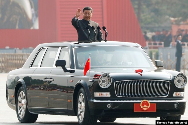 Presidenti kinez, Xi Jinping në paradën për shënimin e 70-vjetorit të Kinës komuniste.