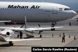 یک هواپیمای آ۳۴۰ ماهان در فرودگاه سیمون بولیوار ونزوئلا