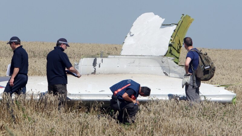 Hetuesit do të shpallin të dyshuarit për rrëzimin e aeroplanit MH17 në Ukrainë