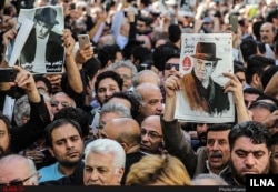 Nasser Malek Motiei's funeral drew thousands of fans.