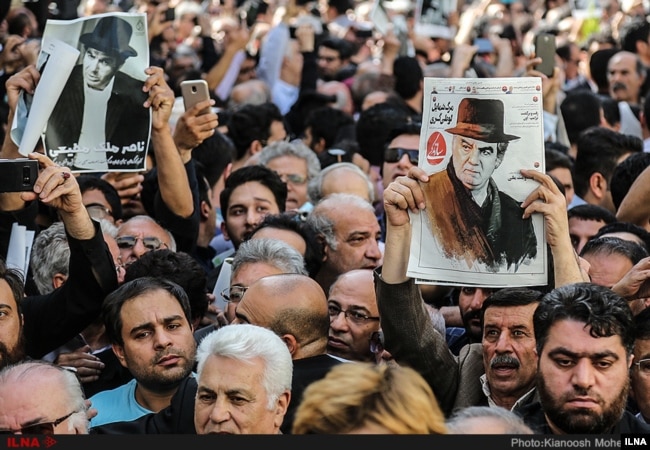 Nasser Malek Motiei's funeral drew thousands of fans.