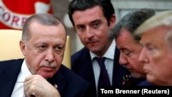 Donald Trump (öndə sağda) və Recep Tayyip Erdogan (solda), arxiv fotosu