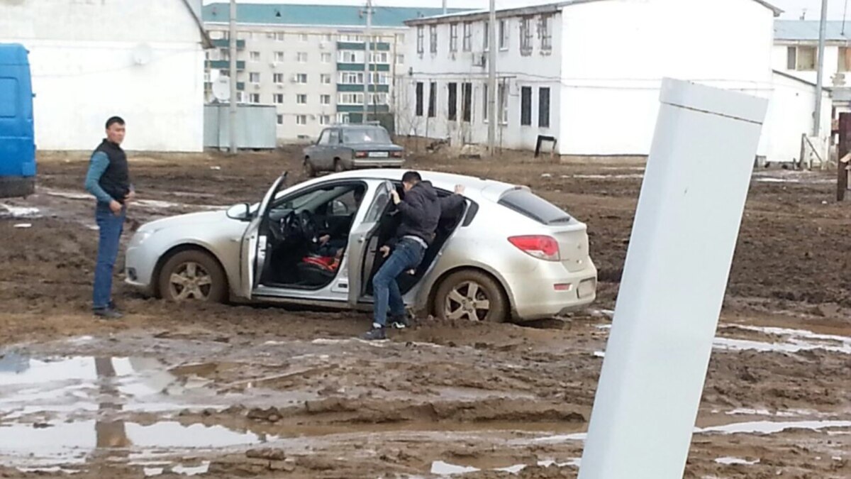 Село Жанаконыс, увязнувшее в грязи