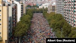 شمار شرکت‌کنندگان در تظاهرات روز جمعه بارسلون حدود نیم میلیون نفر برآورد شده است 