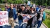 Участники акции протеста в Алматы в День единства народа Казахстана. 1 мая 2019 года. Иллюстративное фото.
