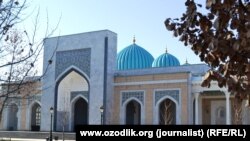 Samarqand viloyati Chelak tumanida joylashgan Imom Buxoriy yodgorlik majmuasi