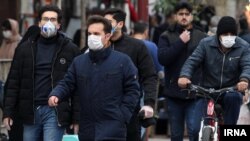 Իրան-Մարդիկ փողոցներում քայլում են` պաշտպանիչ դիմակներ կրելով