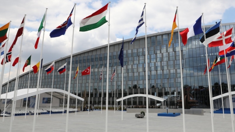НАТО Орусияны сындап, Македонияны чакырды