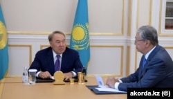 Президент Казахстана Нурсултан Назарбаев и спикер сената Касым-Жомарт Токаев. Фото с сайта Akorda.kz. Астана, 15 августа 2018 года.