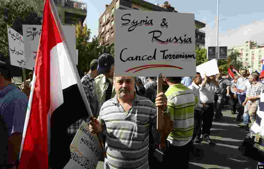 13 октября у здания российского посольства в Дамаске прошла демонстрация в поддержку бомбардировок России на территории Сирии. Во время демонстрации посольство подверглось ракетному обстрелу