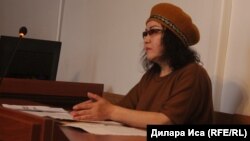 Шымкенттік белсенді Ардақ Әшім сотта отыр. Шымкент, 2 наурыз 2018 жыл.