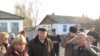 Жители села Косак Жамбылской области проводят сход. 