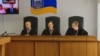 Суд у справі Януковича оголосив перерву після дій адвокатів