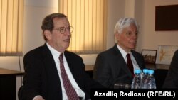 US Ambassador Richard Morningstar and RFE/RL Acting President Kevin Klose at RFE/RL's Baku bureau, 15Jul2013