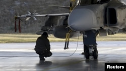 Među pristiglim je i ponuda Švedske za novi avion JAS-39 C/D Gripen (na fotografiji)