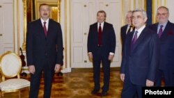 Austria - Presidents Ilham Aliyev (L) of Azerbaijan and Serzh Sarkisian of Armenia meet in Vienna, 19Nov2013.