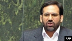 شمس‌الدین حسینی، وزیر امور اقتصادی و دارایی ایران.