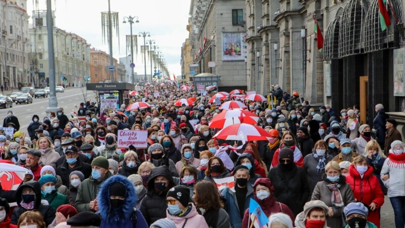 У Менску — супольны марш пэнсіянэраў і мэдыкаў, два брытанскія дыпляматы абвешчаныя persona non grata. Найважнейшае за 9 лістапада