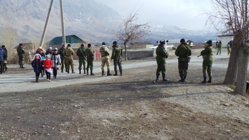 На кыргызско-таджикской границе возобновилась перестрелка