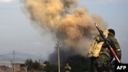 Russian soldiers advance in the village of Zemo Nikozi, some 15 kilometers from Tskhinvali, on August 11, 2008.