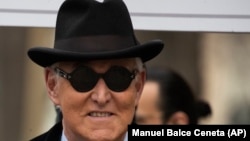 Roger Stone, sosind la tribunal, Washington, 20 februarie 2020