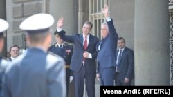 Aleksandar Vučić nakon preuzimanja dužnosti predsednika Srbije od svog prethodnika Tomislava Nikolića