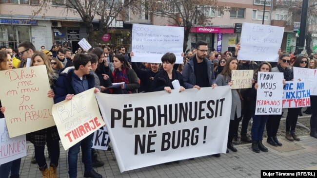 Protestë në Prishtinë më 2019 pas raportimeve të një rasti të dhunës seksuale.