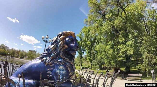 Скульптура льва, которую подарил Донецку Андрей Садовый