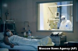 Больной COVID-19 в одной из московских клиник