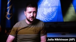 Президент України Володимир Зеленський (на екрані) під час виступу через відеозв’язок на Генеральної асамблеї ООН. Нью-Йорк, 21 вересня 2022 року