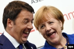 Ангела Меркель и Маттео Ренци в начале саммита АСЕМ. 16 октября