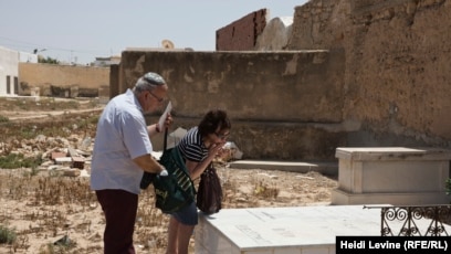 ВКонтакте желісіндегі әуесқой мастурбация Шұлықтағы сұлулардың суреттері