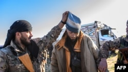 Luptători ai Forțelor Democrate Siriene au capturat un luptător bosniac pentru Statul Islamic.