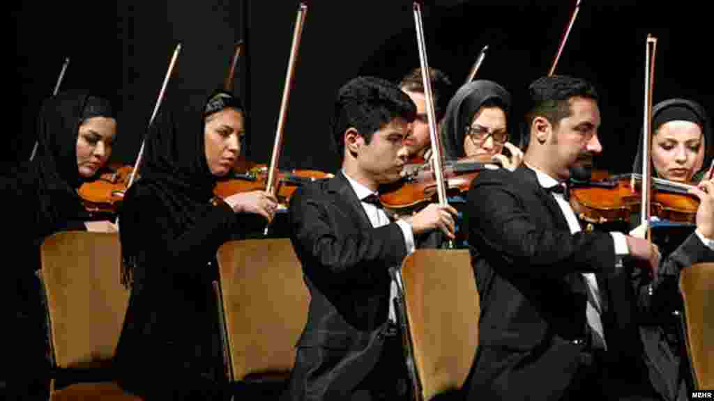 اجرای ارکستر سمفونیک تهران در دومین شب از جشنواره موسیقی فجر/ ۲۵ بهمن ۹۰