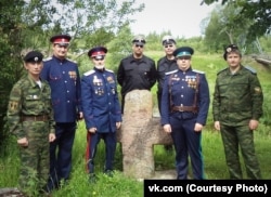 Псковские казаки (Иванов второй справа)