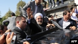 Iranian President Hassan Rohani (center) (file photo)