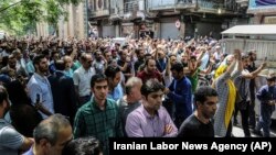 Pamje nga protestat në Teheran