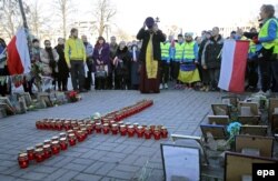 O slujbă în memoria eroilor Euromaidanului