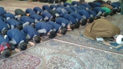 دیدگاه‌ها-تشویق به «نماز اجباری» در مدارس