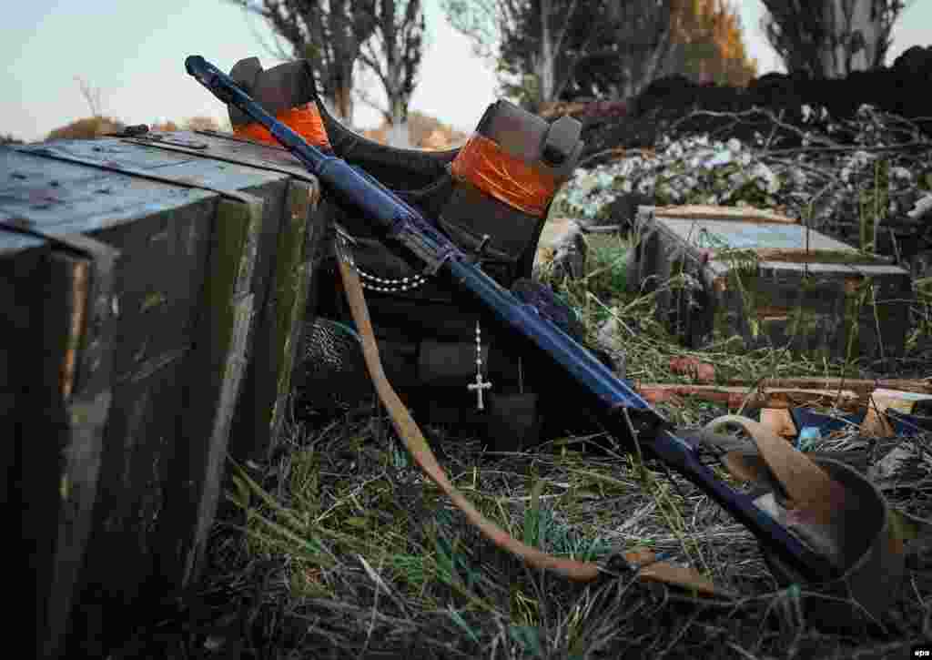 A cross lies on a bulletproof vest in a Ukrainian military camp during fighting against militants near the town of Ilovaysk, outside Donetsk. (epa/Roman Pilipey)
