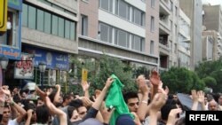 İranda Musəvi tərəfdarlarının etiraz aksiyaları davam edir