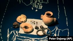 Експонати виставки «Крим – золото і таємниці Чорного моря» в історичному музеї Алларда Пірсона в Амстердамі, 4 квітня 2014 року