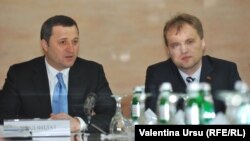 Moldova - Prime minister Vlad Filat and Evgeny Sevciuk at Tiraspol negociations