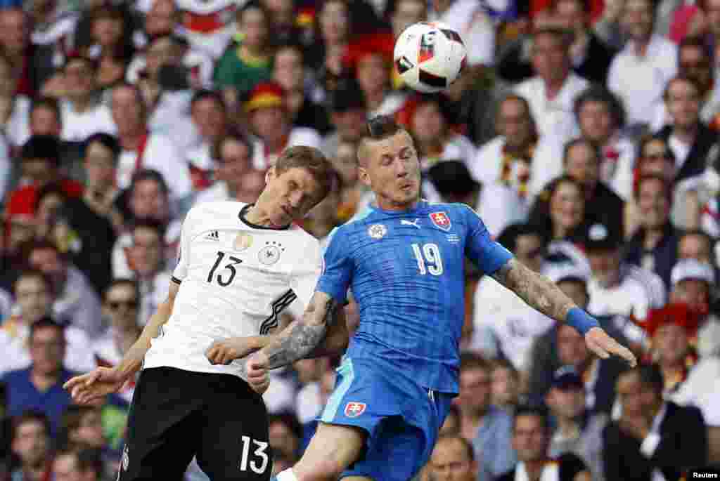 Football Soccer - Germany v Slovakia - EURO 2016 - Round of 16 - Stade Pierre-Mauroy, Lille, Franc