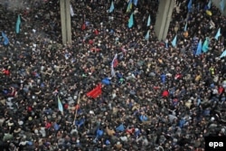 Митинг 26 февраля 2014 года у здания крымского парламента в Симферополе